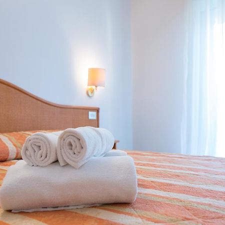 Hotel Falco Риччоне Екстер'єр фото
