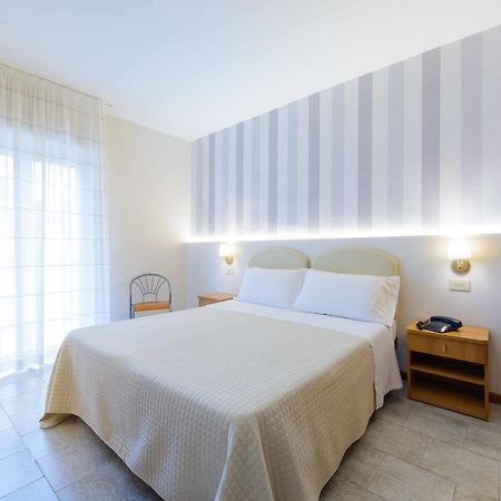 Hotel Falco Риччоне Екстер'єр фото