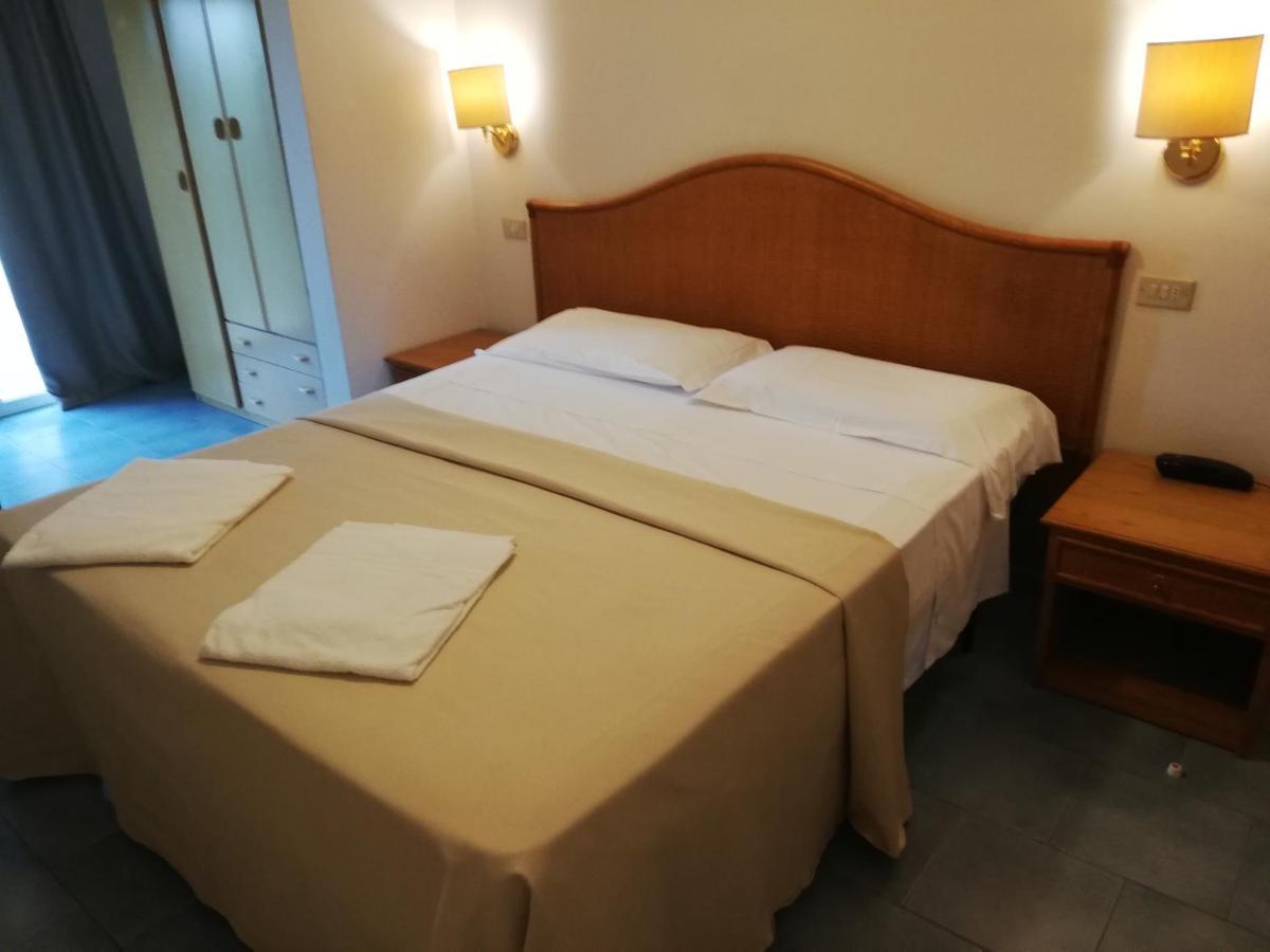 Hotel Falco Риччоне Екстер'єр фото