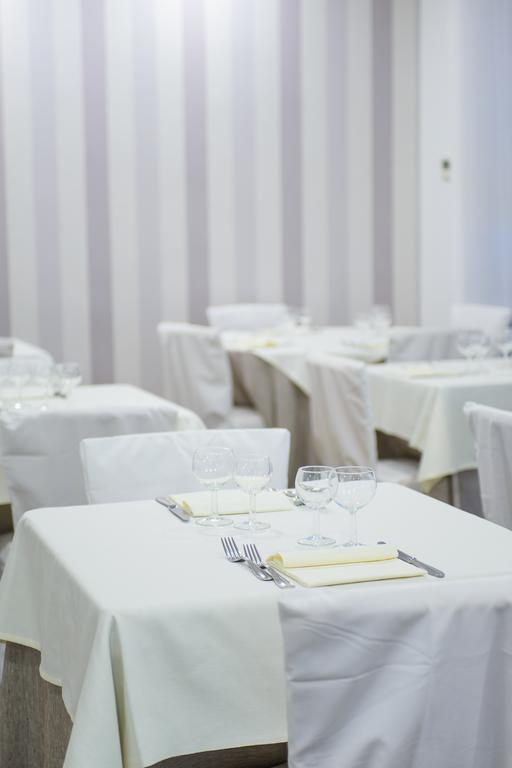 Hotel Falco Риччоне Екстер'єр фото