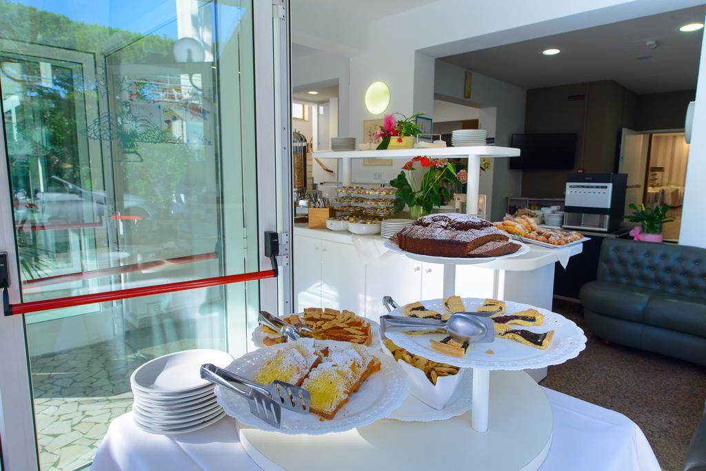 Hotel Falco Риччоне Екстер'єр фото