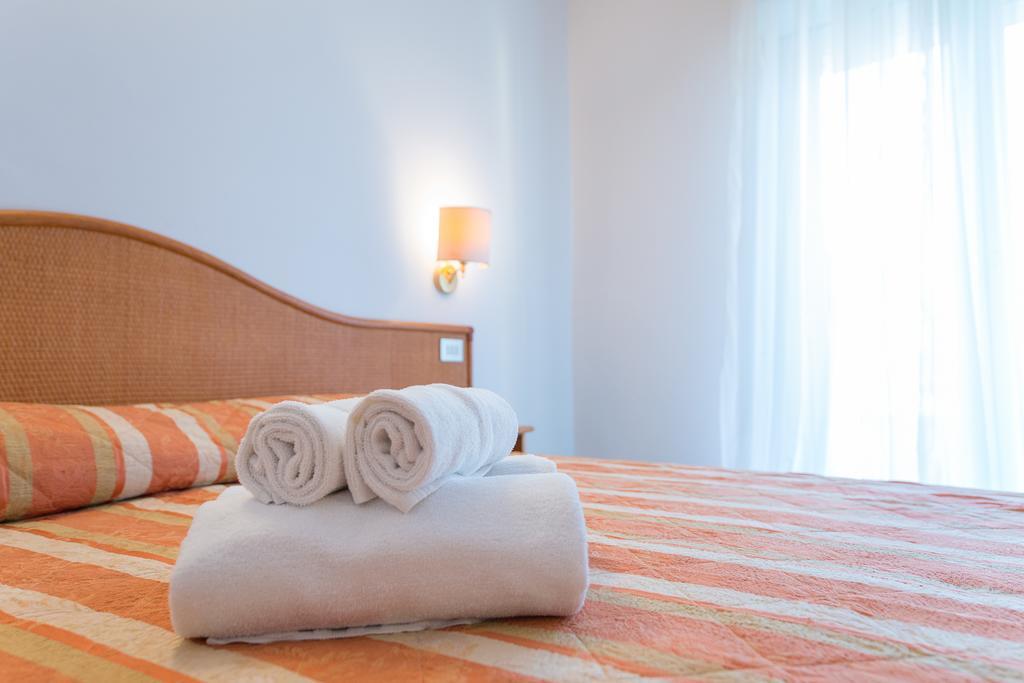 Hotel Falco Риччоне Екстер'єр фото