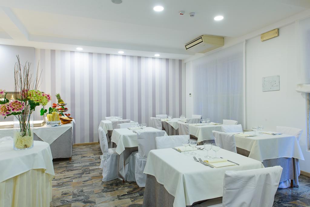 Hotel Falco Риччоне Екстер'єр фото