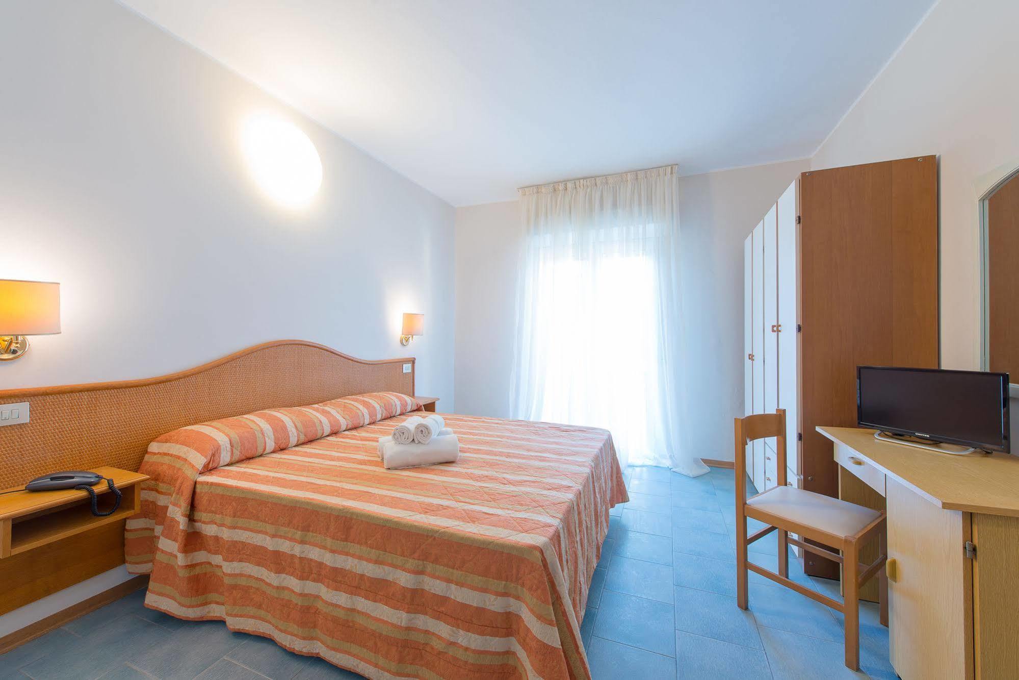 Hotel Falco Риччоне Екстер'єр фото